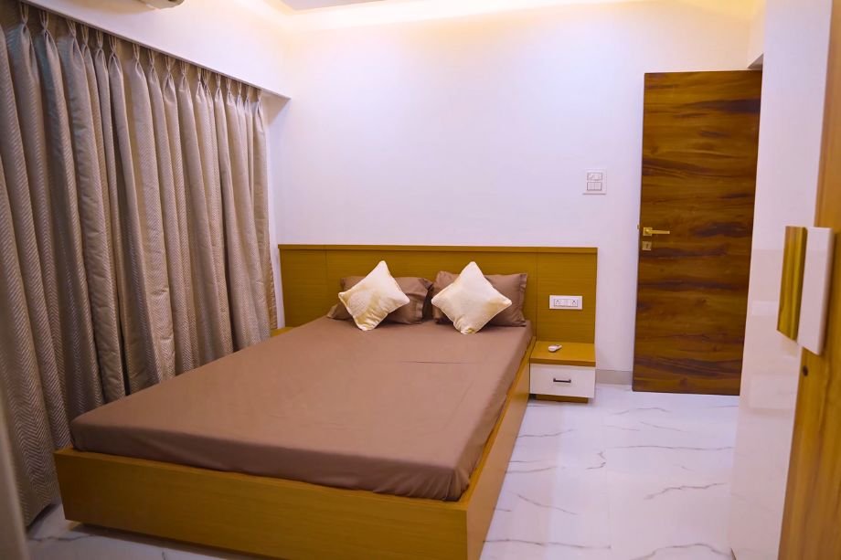 Rakshi-Elanza-Gallery-Master-Bedroom-Andheri-East