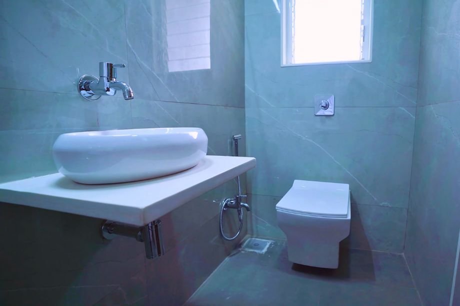 Rakshi-Elanza-Gallery-Common-Toilet-Andheri-East